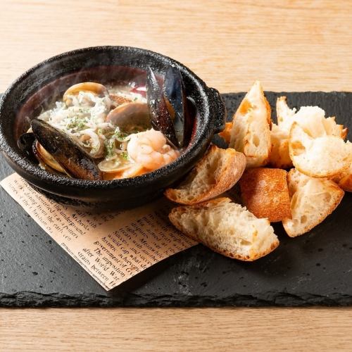 따끈따끈 일품.해산물의 맛이 가득한 아히죠!