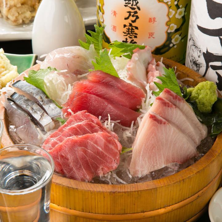 Fresh fish delivered directly from the fish market, sake, and tempura! Hamatora is popular among locals for its deliciousness and low prices.