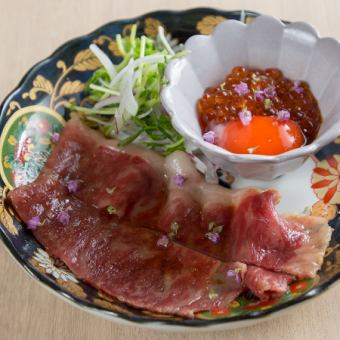 和牛サーロイン炙りユッケ～龍の卵といくら～