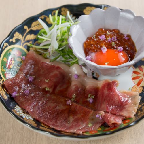 和牛サーロイン炙りユッケ～龍の卵といくら～