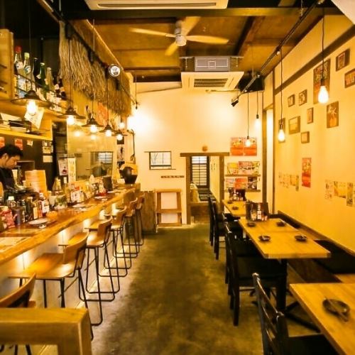 落ち着いたテーブル席