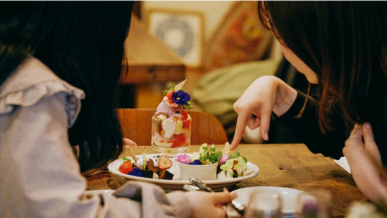 どんなときも、だれとでも。ほっと落ち着く洋食店。旬食材をいちばんおいしく。