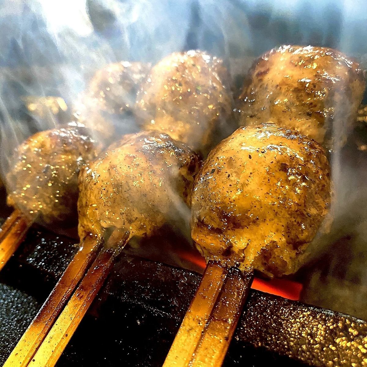 焼き鳥大野では鮮度抜群の地鶏肉を厳選しております。