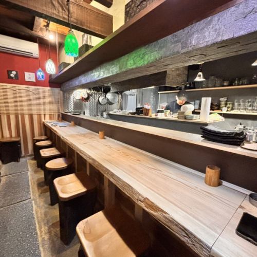 Perfect for dates or solo dining. Counter seats with a Japanese atmosphere.
