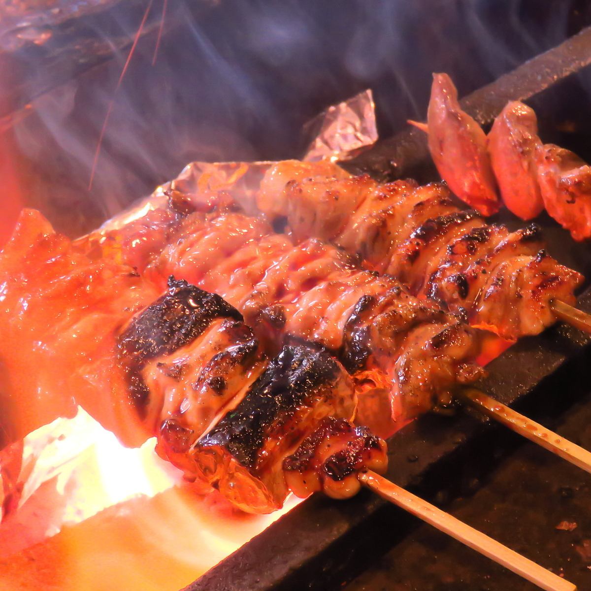 炭火で丁寧に焼き上げることで地鶏の美味しさが凝縮される…焼鳥を専門とした居酒屋