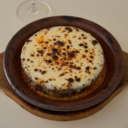 Melty cheese oven-baked gratin pasta