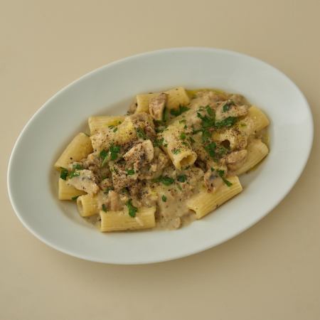 Creamy Rigatoni with Mushrooms and Fragrant Truffles