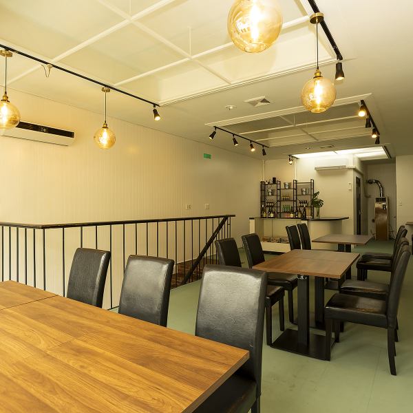 【宴会利用も歓迎★2階のテーブル席は貸切もOK♪】新鮮で美味しい海鮮やジビエ、種類豊富なお酒を楽しむご宴会はいかがですか？気の置けないご友人とのちょっとした飲み会や職場の各種ご宴会など、様々なシーンでご利用いただけます◎