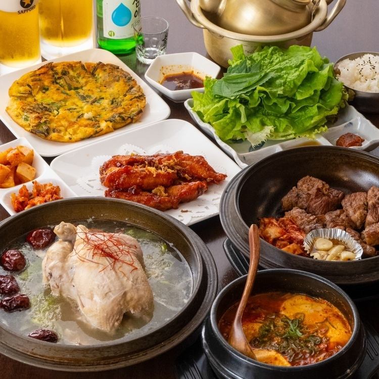 한국의 향기 감도는 본격 요리.고평가의 모란요리로 마음도 채워지는 행복의 한때를.