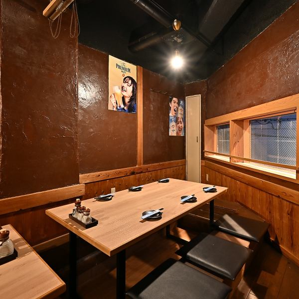 2～4名で利用しやすい落ち着いた席が多く、少人数でゆっくり食事を楽しみたい方に最適です。周囲を気にせず会話ができる程よい距離感があり、デートや友人との食事にも好評。瀬戸内海鮮や焼き鳥を味わいながら、穏やかな時間を過ごせる居心地の良い空間です。