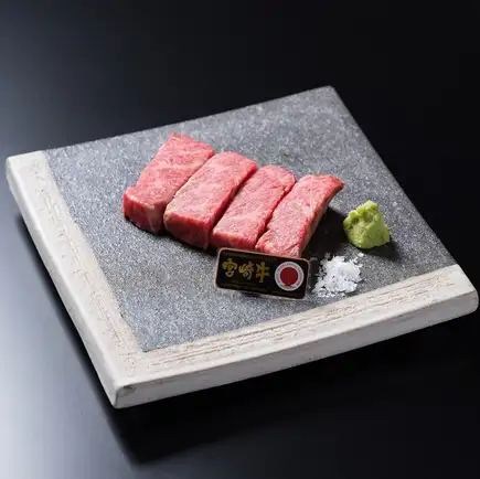 【９０分飲み放題付きの１２品】特上ハラミや厚切りタンが付いた丸金の特選コース