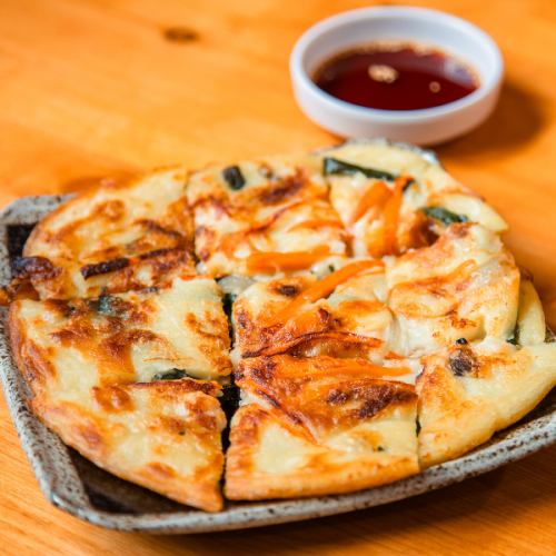 シェアに最適な定番韓国料理も豊富にラインナップ