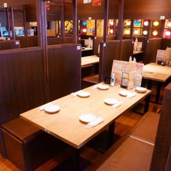 A partitioned space where seats can be customized according to the scene.If you remove the partition, it will be a banquet table up to 6 people ♪