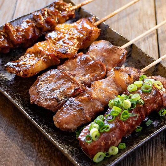 가게 자랑의 인기 메뉴를 모은 “꼬치 모듬(5개 모듬)”