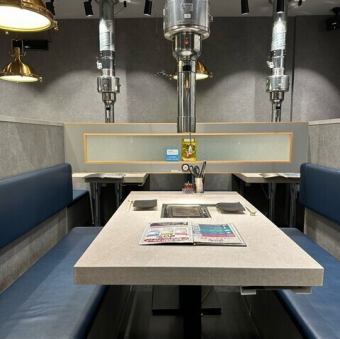 【3～6名席】 お子様連れでも安心して過ごせる、広々としたテーブル席です。 家族での食事や友人との集まりに最適◎ ゆったりとしたスペースで、大切な時間を心ゆくまで楽しもう！楽しいひとときをお過ごしください。