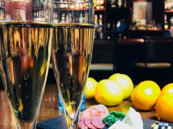 【Luxury and a wonderful night ♪】 Weekday only ☆ 4 people ~ Private room OK & Fresh drinking and launching 5 items Luxury plan 4000 yen