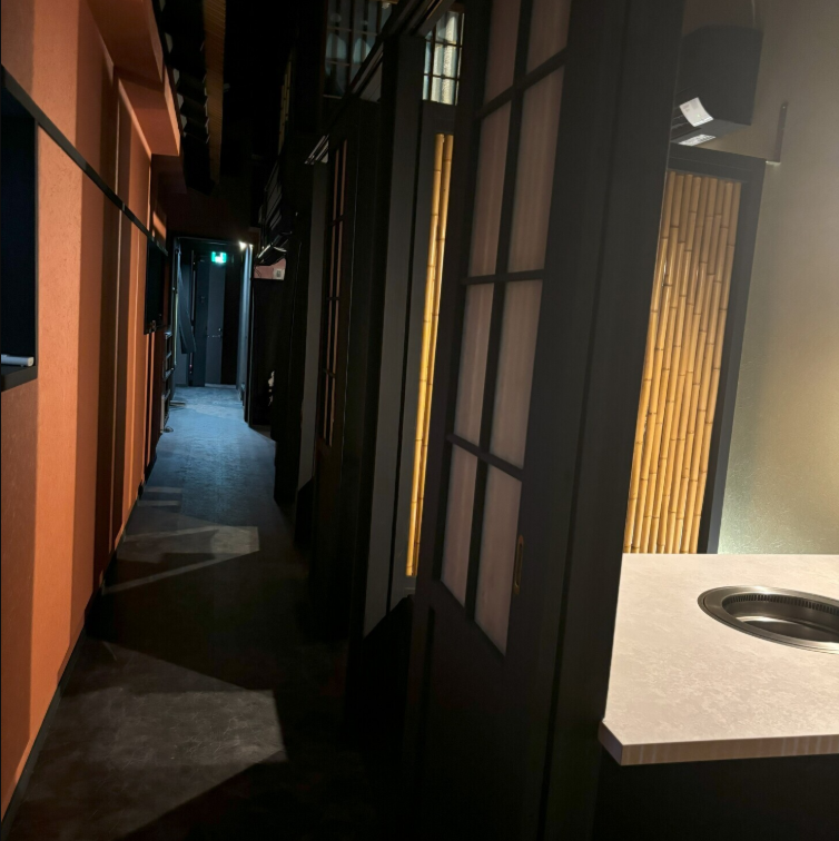 完全個室席や半個室席は落ち着いた雰囲気抜群のお部屋になります