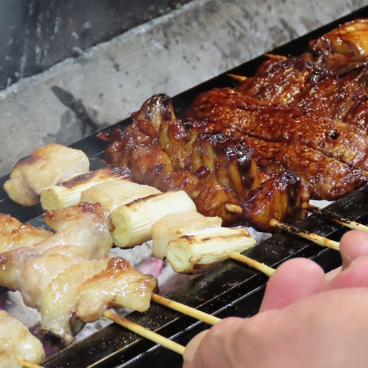 自慢の焼鳥以外にも鍋や揚げ物等メニュー豊富な駅チカ居酒屋！飲み放題コースもアリ◎