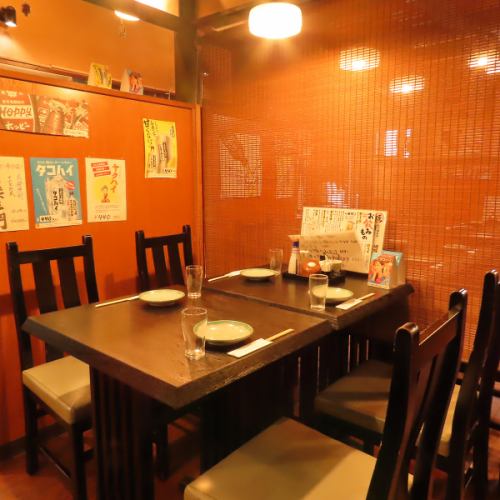 <p>ちょうちんと「串はる」の看板が目印。親しみやすい雰囲気づくりをしております。外にメニューもございますので、安心してご来店いただけます。皆様のご来店を心よりお待ちしております！</p>