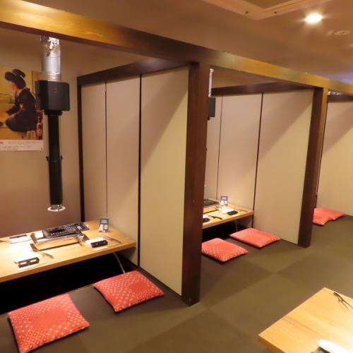 A 2-seater/4-seater sunken kotatsu private room. If you remove the partition, it can accommodate up to 14 people! Since your private space is guaranteed, you can relax and enjoy your meal!