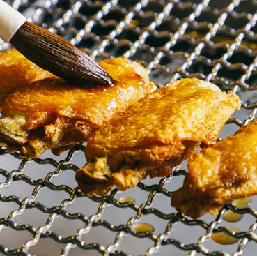 外はパリッと中はジューシー！香ばしさとコクが際立つ千夢名物 手羽香良揚げ★いろいろな味付けが魅力！