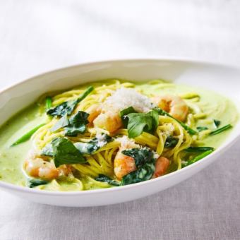 エビとほうれん草のバジルクリーム