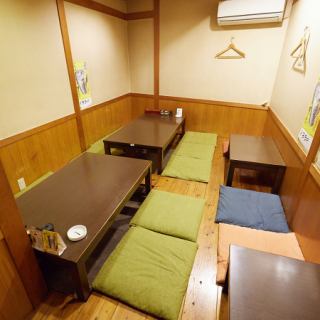 There is a private room that can accommodate up to 10 people.