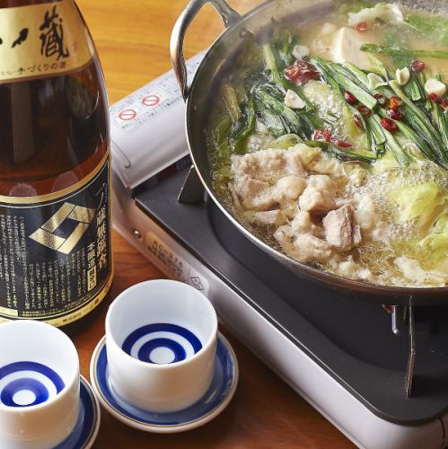 The brave Hakata motsu-nabe is popular because it goes well with sake.