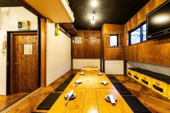 The private tatami room on the 4th floor can accommodate up to 25 people!! Please inquire about private banquets for small groups!
