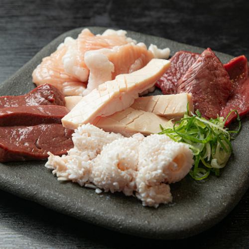 新鮮ホルモンを贅沢に味わう盛り合わせ