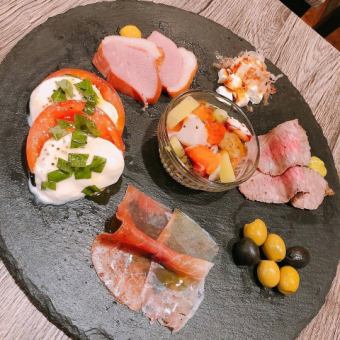 2 hours all-you-can-drink included! One plate menu♪ [Hor d'oeuvre plate] 3.800 yen including tax (7 items in total)