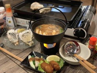 【牡蛎火锅套餐】味噌味牡蛎火锅或辣味牡蛎饺子火锅3,200日元（含税）（共5种）