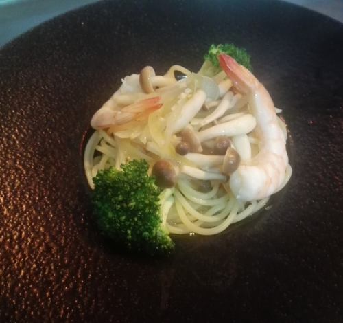 ◆ Shrimp and broccoli consomme soup pasta