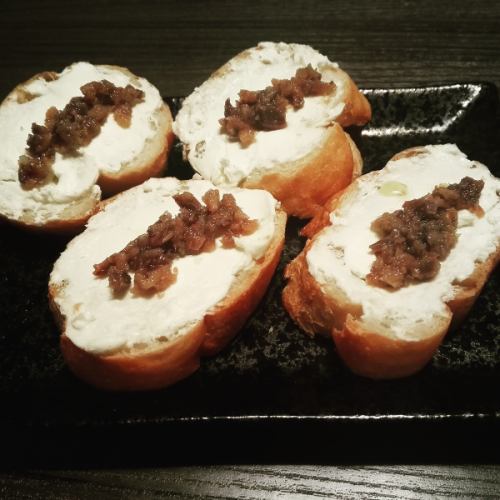 ◆ Canapé (anchovy & cream cheese)