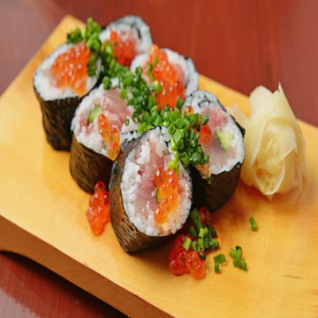 マグロセンターの特製鉄火巻き 