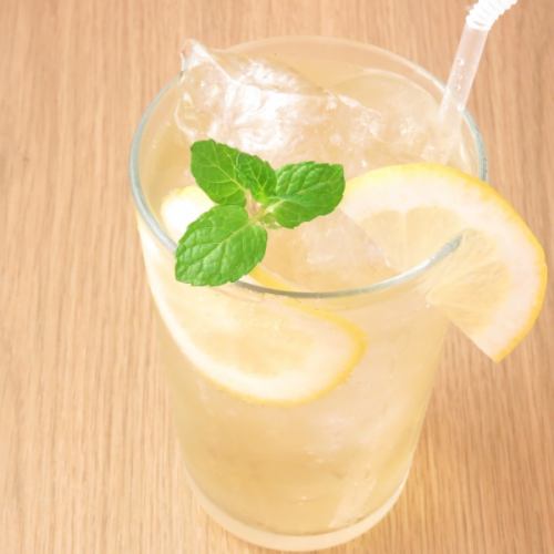 Homemade honey lemon soda