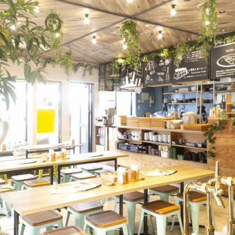 We can accommodate up to 80 people in total, both indoors and on the terrace! Large groups are always welcome! It's perfect for everyday gatherings with friends, or special occasions like wedding receptions!