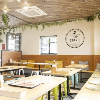 Enjoy a relaxing meal with a craft beer in our spacious, high-ceilinged restaurant! Families are also welcome!