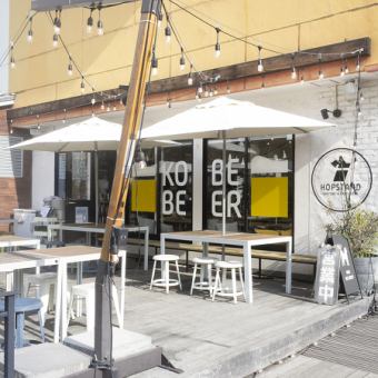 The terrace seats have a beer garden-like atmosphere during the day, and an exotic atmosphere in the evenings.Please use all means!