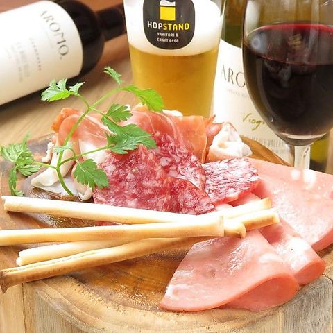 고베 역 근처에서 술과 궁합 발군의 일품 충실의 이자카야