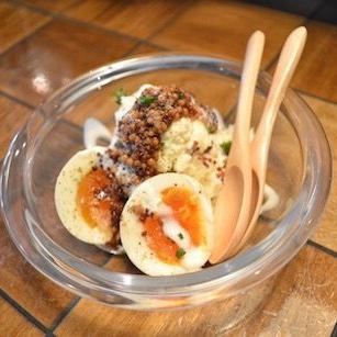 燻製半熟卵のポテトサラダ