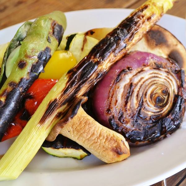 豪快に焼き上げる炭焼き料理がおすすめ！