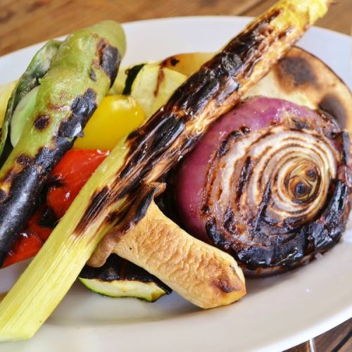 豪快に焼き上げる炭焼き料理がおすすめ！