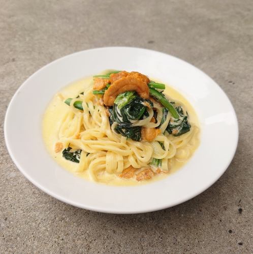 雲丹とほうれん草のクリームソースパスタ