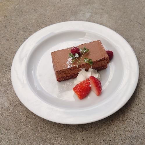 ラズベリー風味のチョコムース