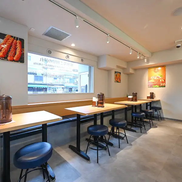 ご友人同士やカップル、ご夫婦、ご家族でのお食事など幅広いシーンに対応しています。お好きな具材を選びながら会話も弾み、出来立ての麻辣湯を囲んで楽しい時間をお過ごしいただけます。普段のお食事から休日のお出かけまでお気軽にご利用ください。