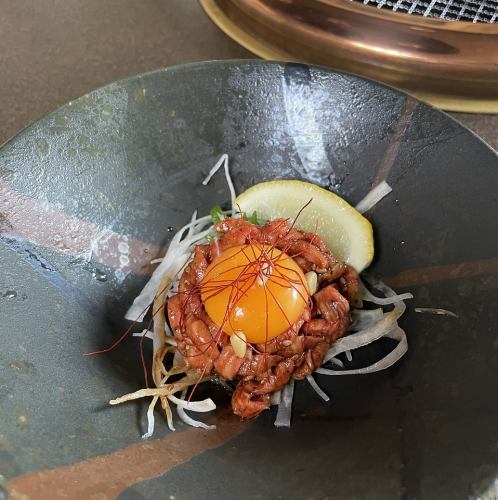 Hitachi beef yukke beef sashimi style (1 serving)