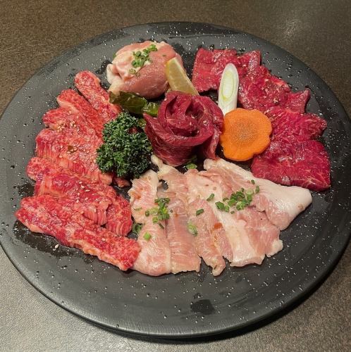 【◆◇~Great Value Family Large Portion~◇◆】A great value plate featuring a selection of popular cuts such as kalbi and skirt steak ◎ 4,290 yen