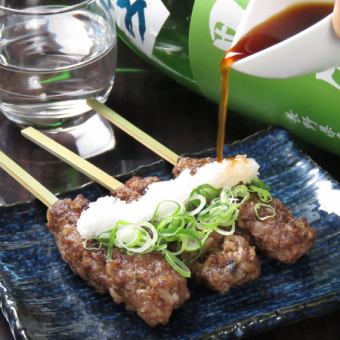 Coarsely ground beef minced skewers (with grated ponzu sauce)
