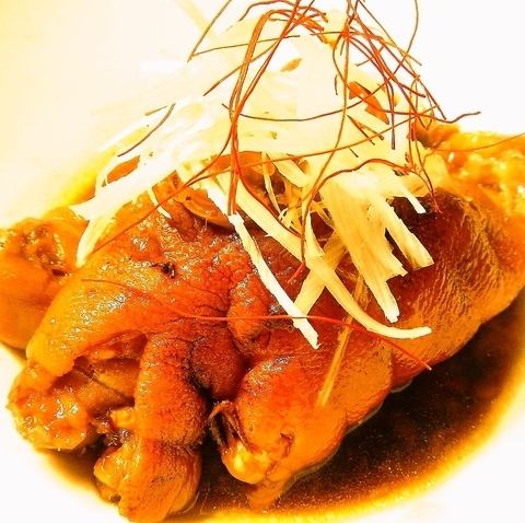 오키나와의 향토 요리를 즐길 수 있다